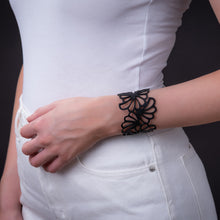 Load image into Gallery viewer, Violet Upcycled Flower Bracelet